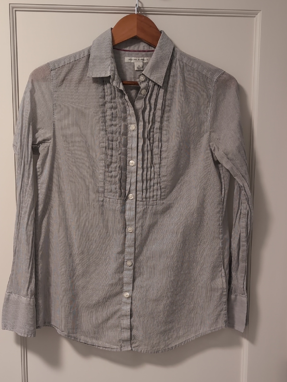 Banana Republic Gray Pintuck Front Buttondown Shirt